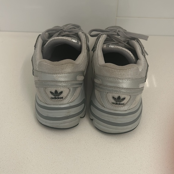 Adidas falcon running shoes size 7 1/2 women’s - Picture 4 of 8